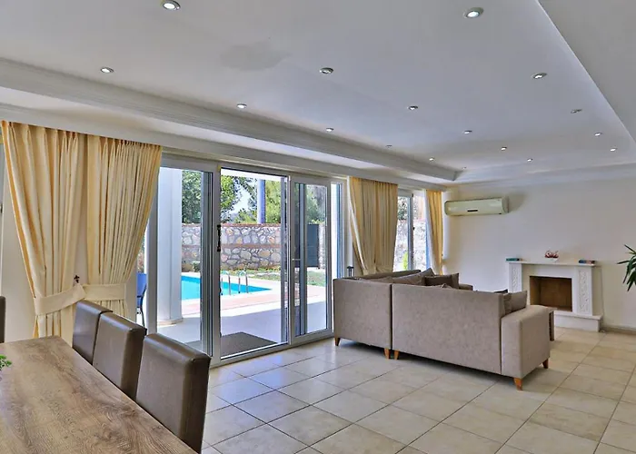 4 Bedroom With Private Pool 费特希耶