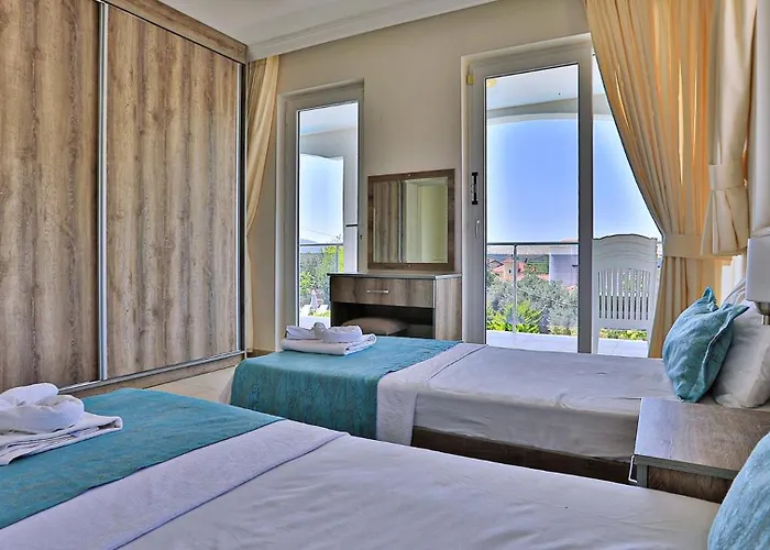 4 Bedroom With Private Pool 费特希耶