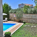 4 Bedroom With Private Pool フェティエ